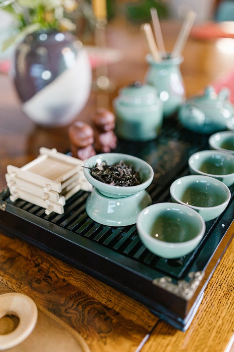 清茶代酒論英雄